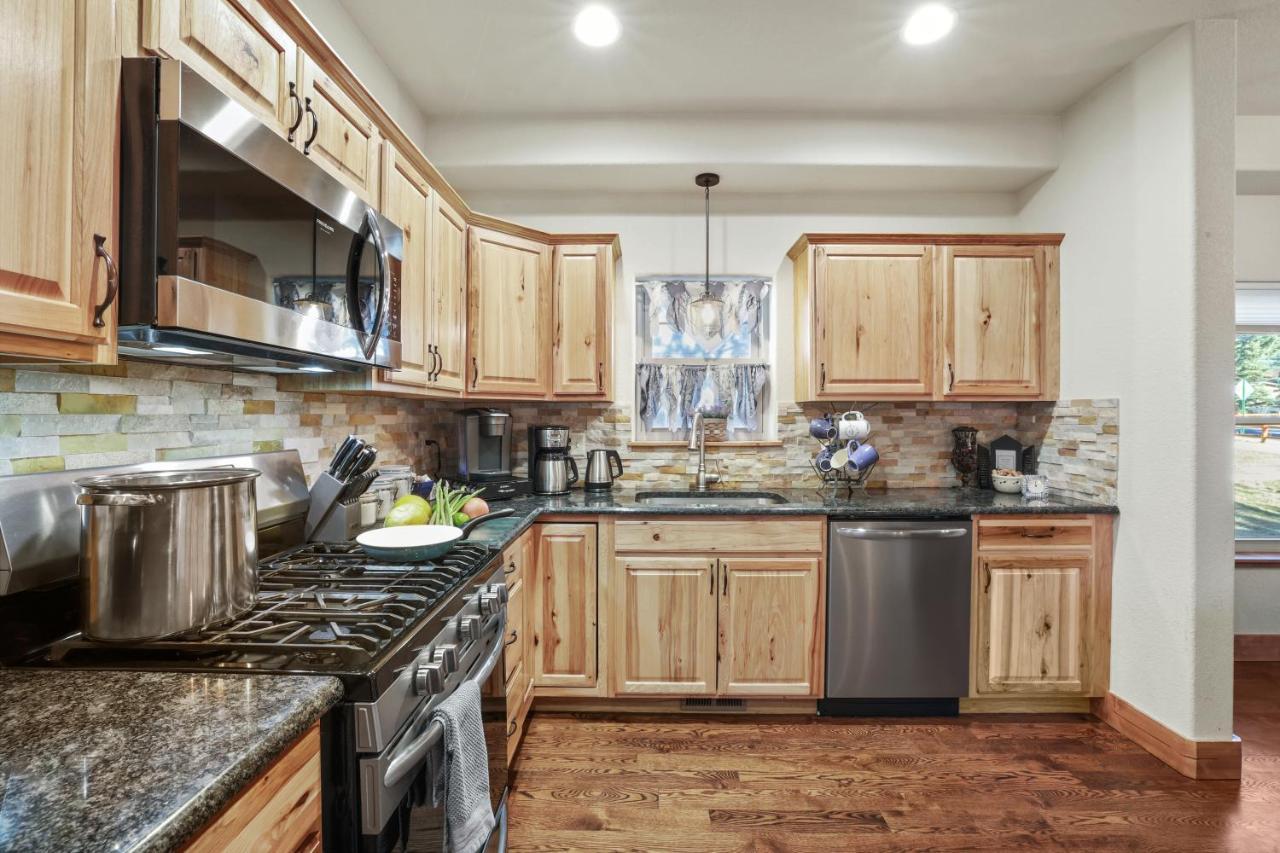 Black Bear Cabin With Hot Tub Woodland Park Εξωτερικό φωτογραφία